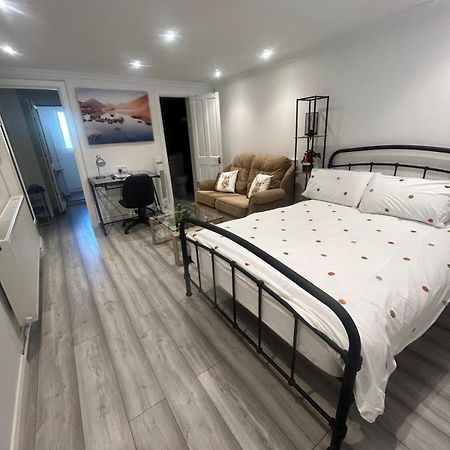 Adorable 1-Bedroom Entire Place With Free Parking Cambridge  Exterior photo