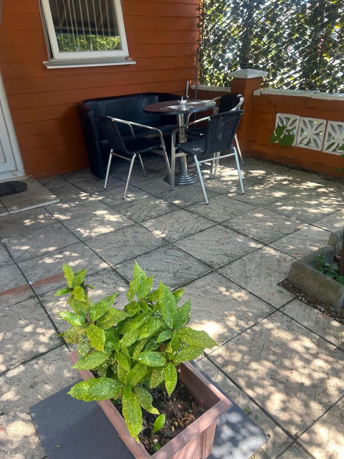 Adorable 1-Bedroom Entire Place With Free Parking Cambridge  Exterior photo